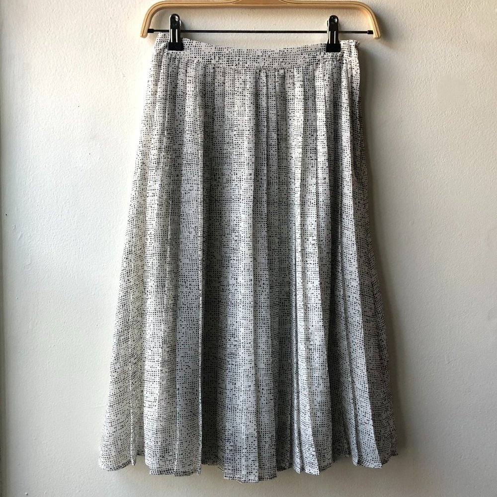 H&M A-line Pleated Skirt White with Abstract Black Dot Pattern Size 2 XS